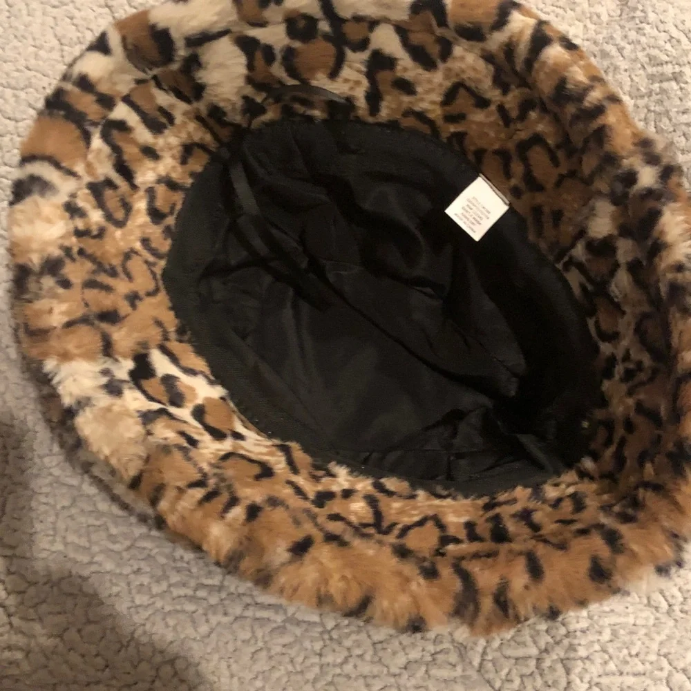 Leopard Print Faux Fur Bucket Hat - Picture 3 of 3